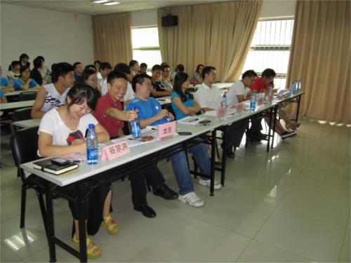 2013年度“一诺天使”奖学金评选会成功召开(1).JPG