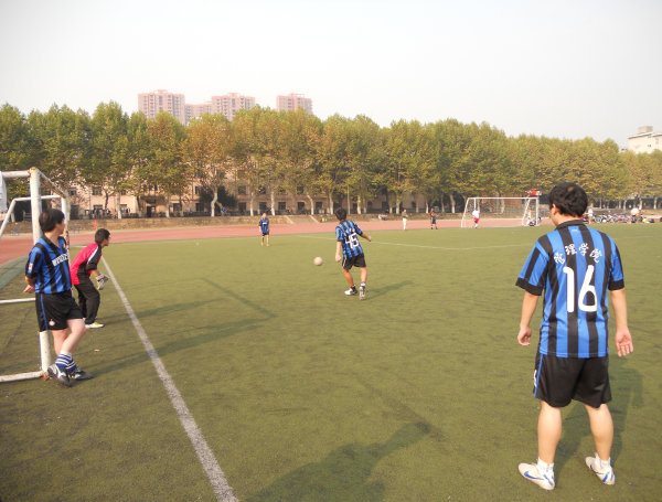 校足球联赛第二场304am永利集团研究生队获胜1.jpg